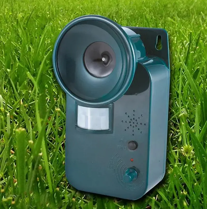 Ultrasone Dierenverjager op Batterij met Bewegingssensor voor Effectieve Tuin en Erf Bescherming Overdag en Nacht | Sansoti