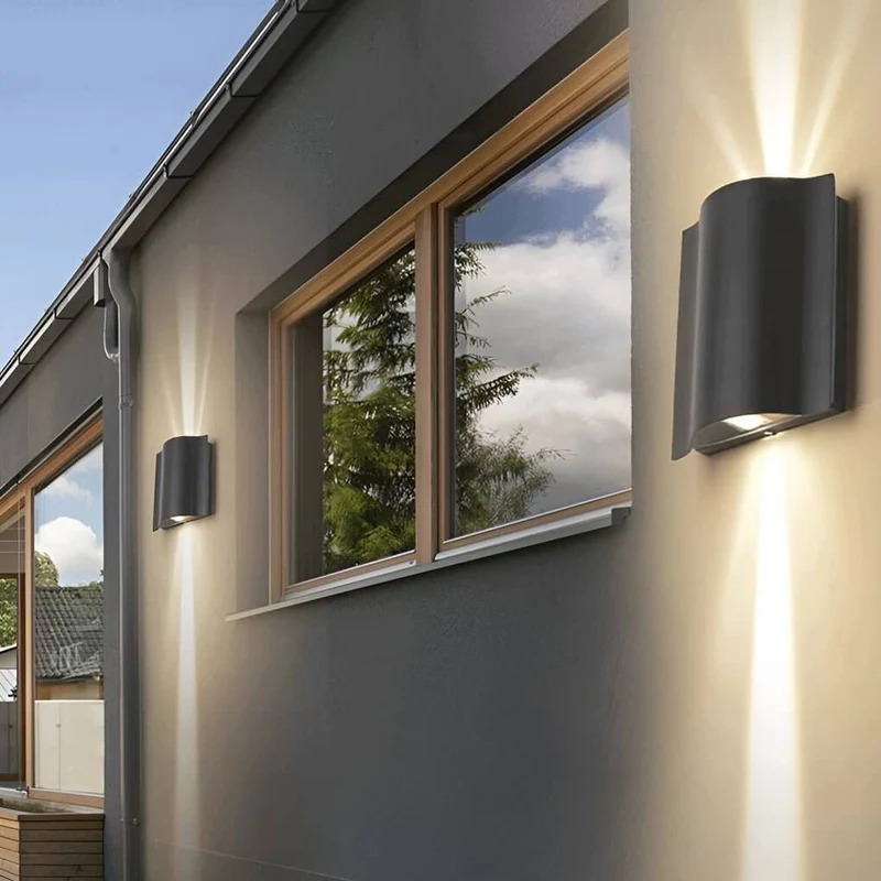 Moderne Golfvormige Up Down Buiten Wandlamp Met LED En IP54 Bescherming | Sansoti