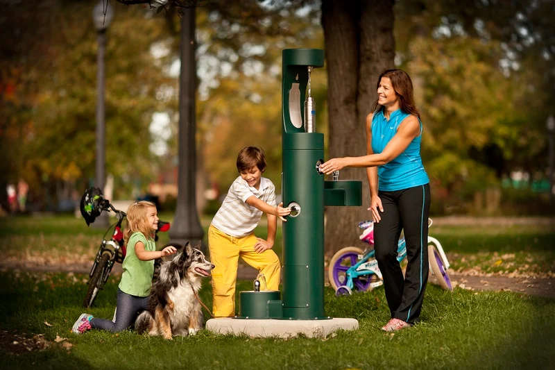 EZH2O Watertappunt buiten / Waterfles vulstation met drinkfontein en dieren drinkbak | Groen