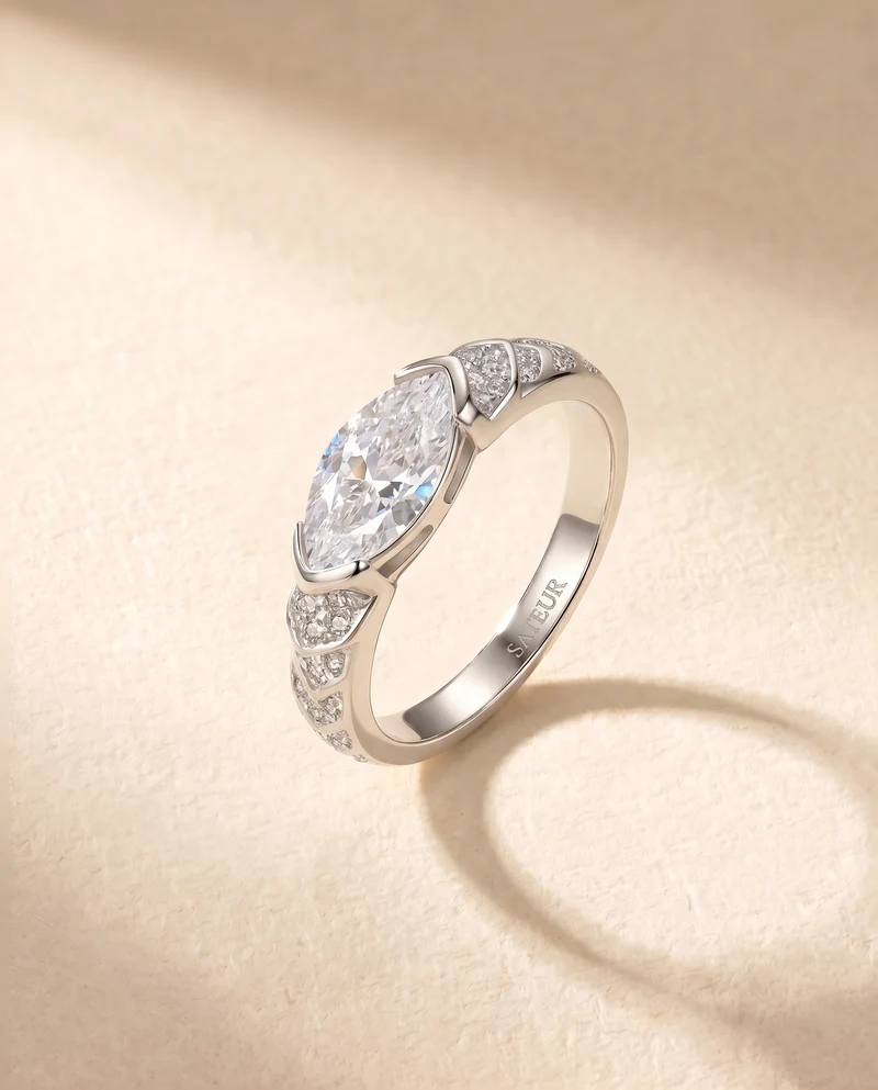 Satéur Éclat Raffiné Diamond Ring™, 18K White Gold