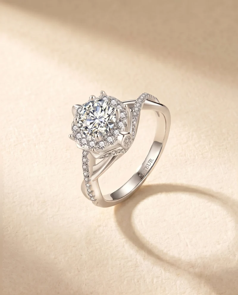 Satéur Majesté Éclatante Diamond Ring™, 18K White Gold