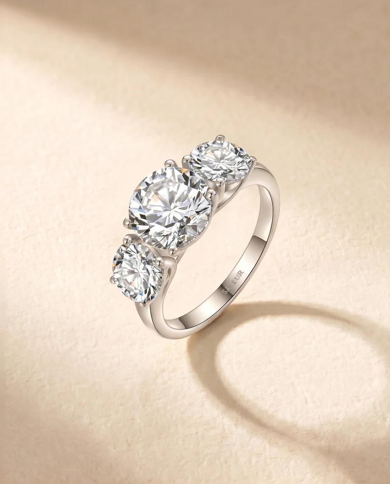 Satéur Tri-pierre Diamond Ring™, 18K White Gold