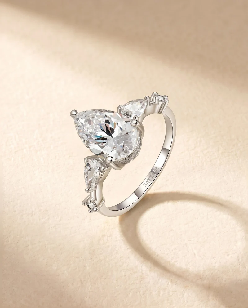 Satéur Lumière Larme Diamond Ring™, 18K White Gold