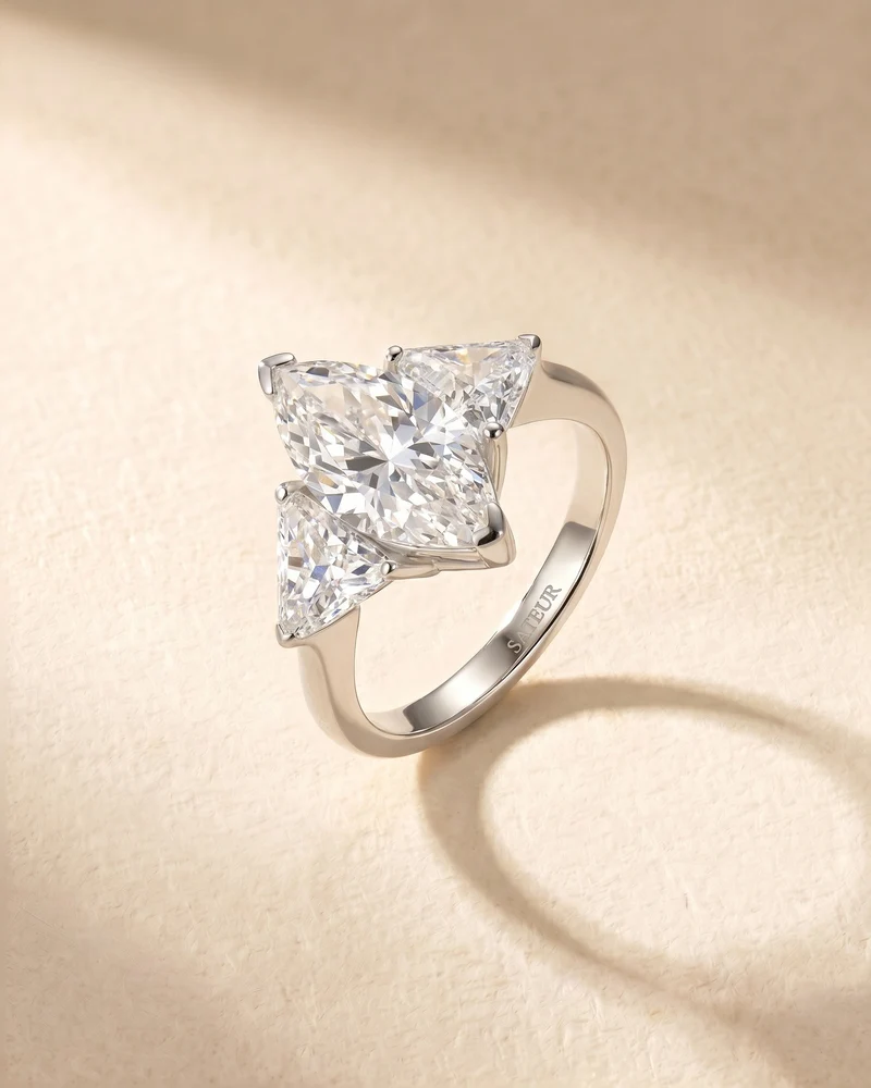 Satéur Star Lumière Classic Silver Diamond Ring™, 18K White Gold