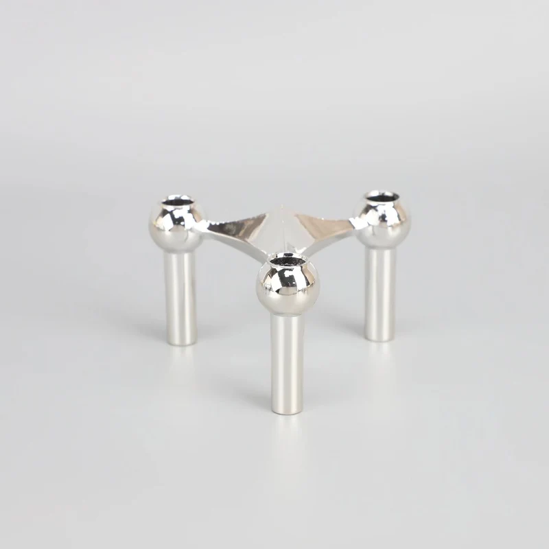 Creatieve driepoot kaarsenhouder, decoratief metalen legering ornament voor hotels, feesten, diners en westerse restaurants